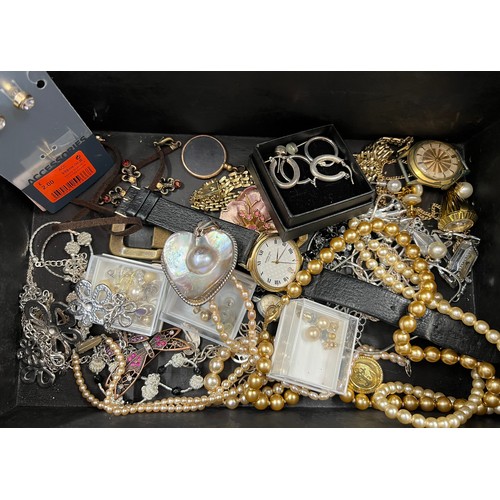 638 - A quantity of jewellery to include a silver Raymond Weil watch, earrings etc in a vintage box.