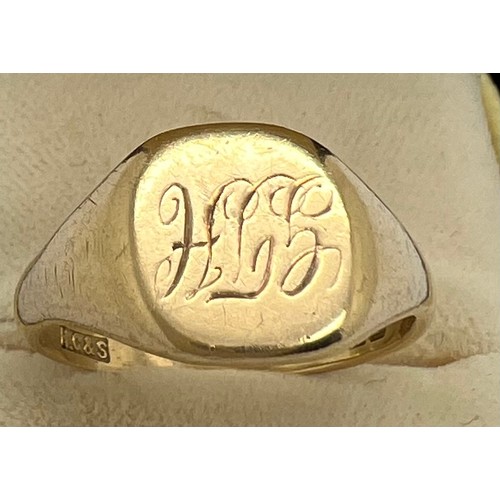 639 - A 9ct gold signet ring with initials 6.5gm. Size U/V.