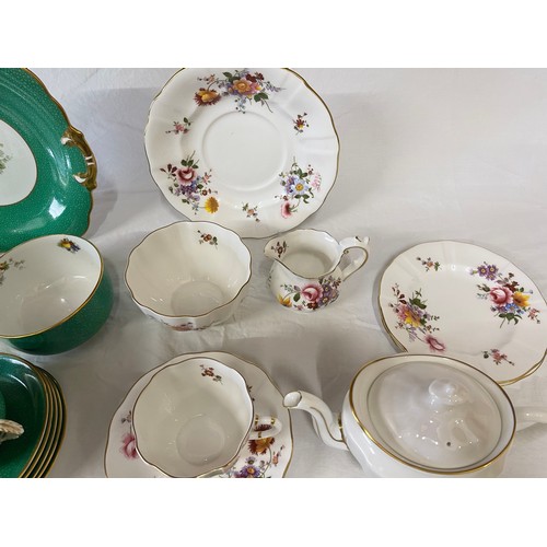 416 - Two part tea services. Ye Old English Grosvenor to include; 1 x cake plate 24cm d, 6 x side plates, ... 