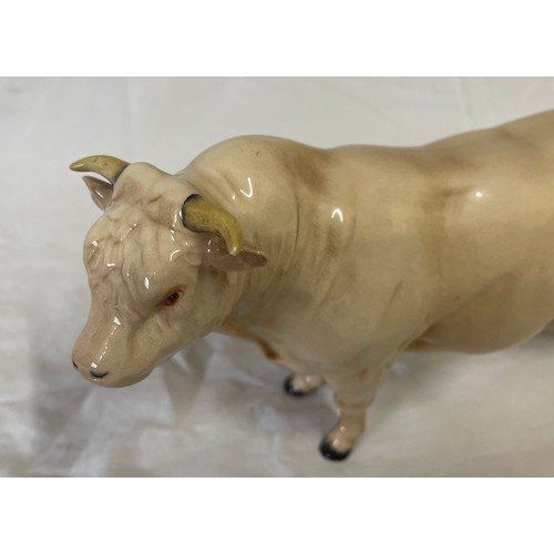 417 - Six Beswick animal figurines to include: cream bull 23cm l, giraffe, 2 x lambs 5cm and 8cm h, fox an... 