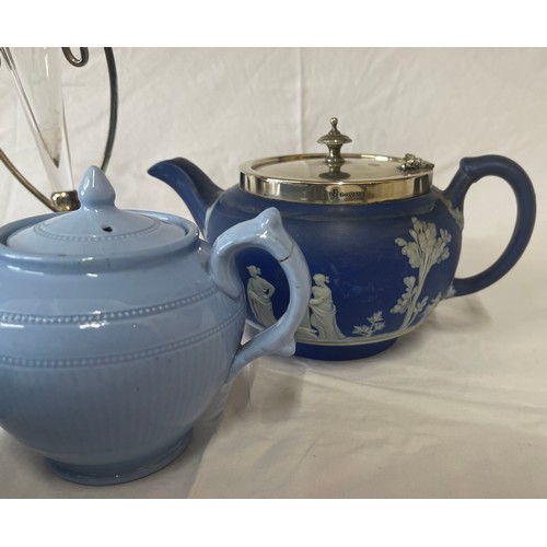 420 - A mixed lot to include: Wedgwood Jasperware teapot, coffee pot, sugar bowl and jug together with an ... 