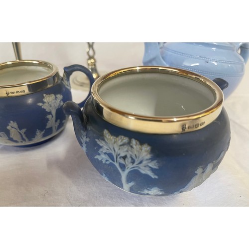 420 - A mixed lot to include: Wedgwood Jasperware teapot, coffee pot, sugar bowl and jug together with an ... 