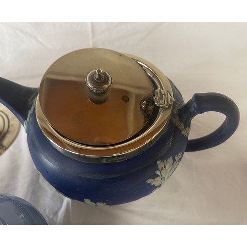 420 - A mixed lot to include: Wedgwood Jasperware teapot, coffee pot, sugar bowl and jug together with an ... 