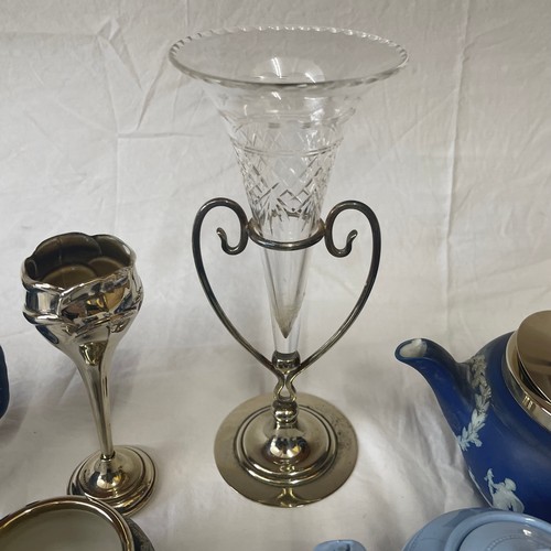 420 - A mixed lot to include: Wedgwood Jasperware teapot, coffee pot, sugar bowl and jug together with an ... 