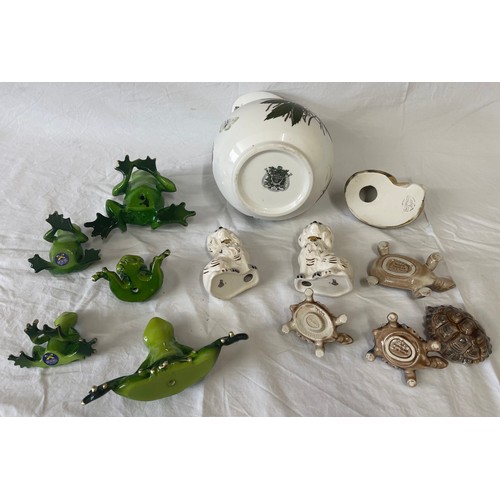 421 - A selection of ceramics to include: Portmeirion Botanical Garden jug 21.5cm h, a pair of Royal Doult... 