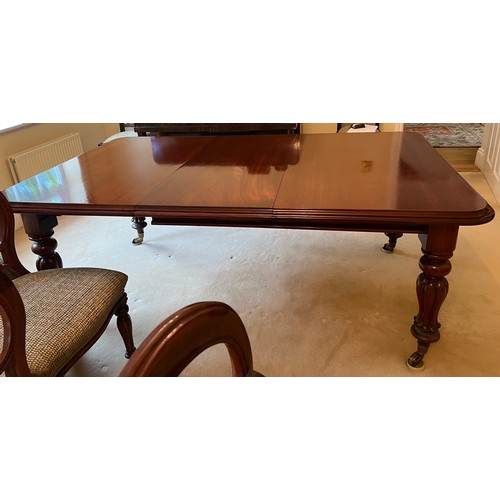 153 - A mahogany wind out dining table with 3 leaves. 73 h x 190 w x 118cm d, extended 287cm w.