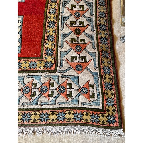 1127 - A very good quality wool rug in shades of red. 320 w x 235cm d.