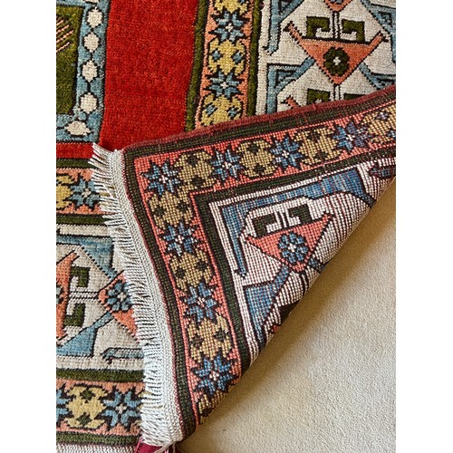 1127 - A very good quality wool rug in shades of red. 320 w x 235cm d.