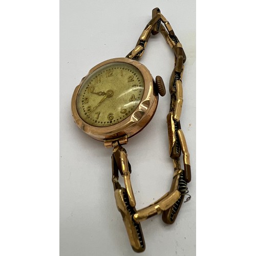 929 - A 9ct gold cased ladies wristwatch with metal expanding bracelet.