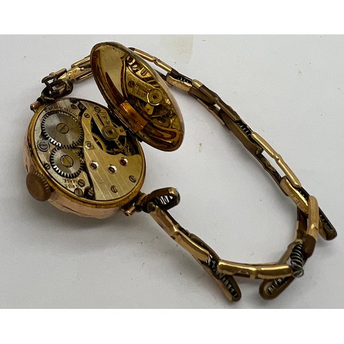 929 - A 9ct gold cased ladies wristwatch with metal expanding bracelet.