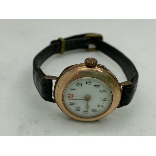 930 - A ladies 9ct gold wristwatch with leather strap. Marked 375 GS 481782.