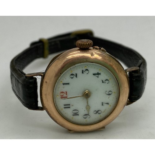 930 - A ladies 9ct gold wristwatch with leather strap. Marked 375 GS 481782.