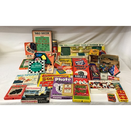 965 - Collection of games/puzzles to include Solitaire, Table Tennis, Table Soccer, Dominoes, Chess etc.