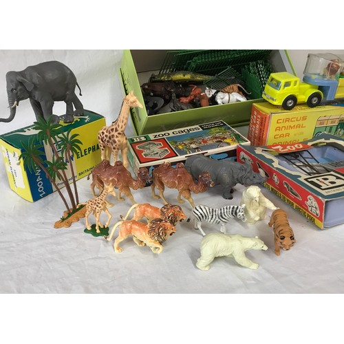 966 - Collection of Britains Zoo animals, Indian elephant and circus animal car animals still boxed. Also ... 