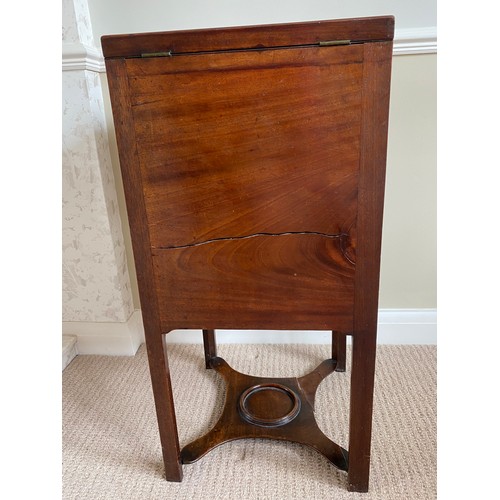 198 - Georgian mahogany washstand. 80 h x 40 w x 39.5cm d.