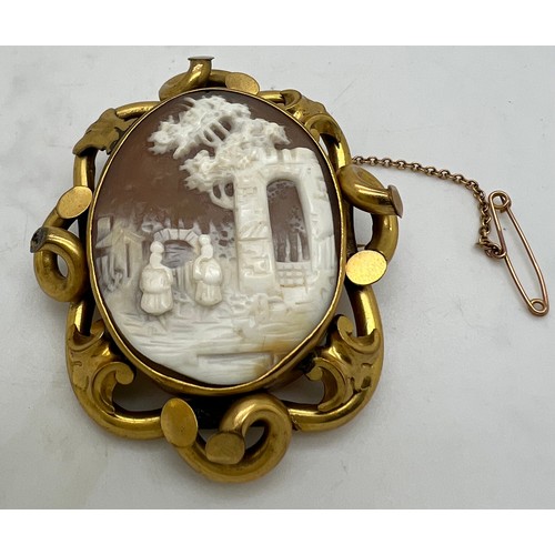 652 - A 19thC carved shell cameo brooch with safety chain.