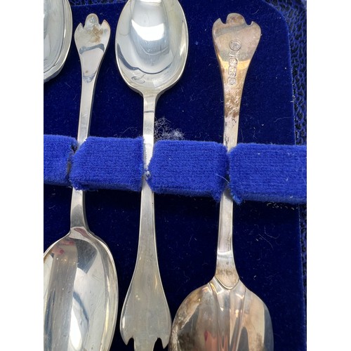 836 - Set of six boxed silver teaspoons to commemorate the Queen's Silver Jubilee 1977.