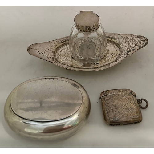 840 - A silver and glass inkwell on stand London 1901, a snuff box Birmingham 1920 maker Robert Chandler a... 