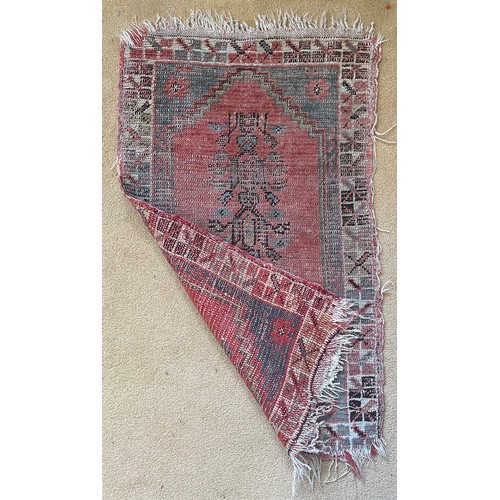 1124 - A woven prayer rug mostly red hues 48cms w x 86cms l.