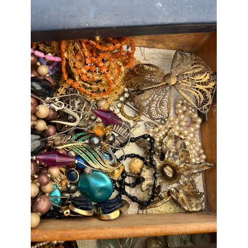 531 - A large quantity of vintage costume jewellery, jewellery and scent bottle boxes to include beads, br... 