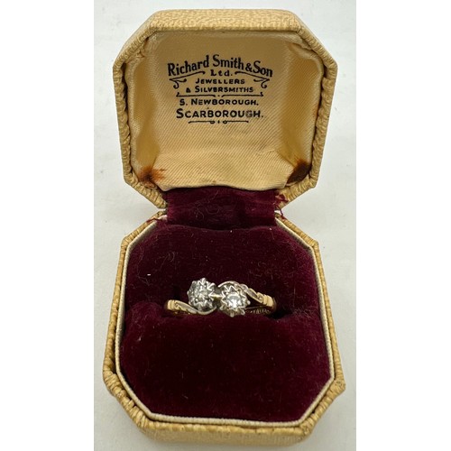 580 - A 9ct gold and platinum ring set with 2 diamonds. Weight 2gm. Size M.