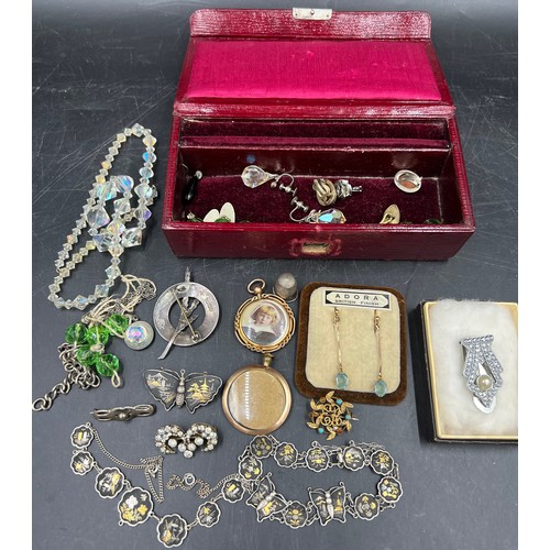 532 - A quantity of vintage jewellery and box to include Charles Horner silver brooch, hallmarked Scottish... 