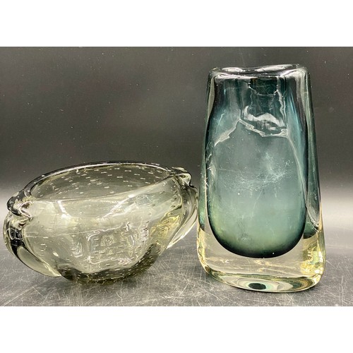 464B - A Murano Sommerso/Swedish? glass vase 25cm h together with a mid century oval grey glass bowl approx... 