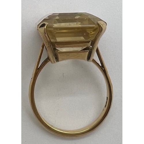 600 - A baguette cut citrine set in 9ct gold. Size M/N. Weight 7.3gm.