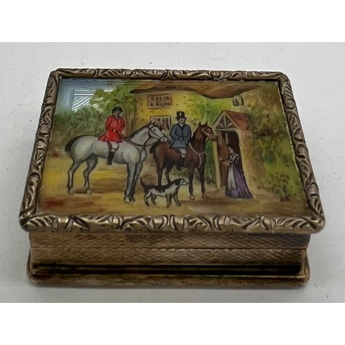 891 - A good quality silver and enamel box with gilt interior, Birmingham 1978 maker S.J Rose & Son. 57.5g... 