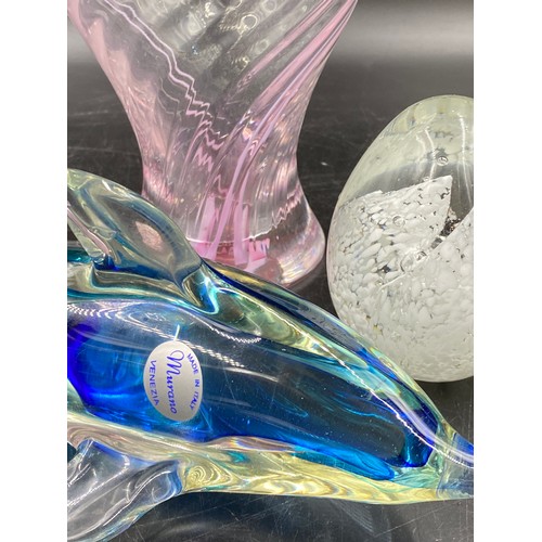 481 - A blue sommerso Murano glass dolphin 26cm l with sticker to base, a Caithness pink swirl vase 25cm h... 