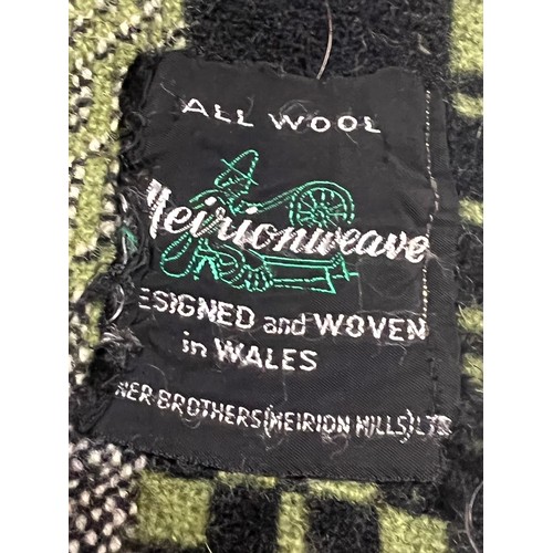 729 - A large all wool Welsh rug 'Merionweave' designed and woven in Wales by Turner Brothers Ltd. 102 x 4... 