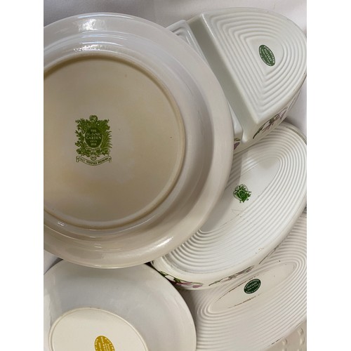 355 - A large quantity of Portmeirion 'Botanic Garden' dinnerware to include : 3 x bowls 26, 23.5 and 20cm... 