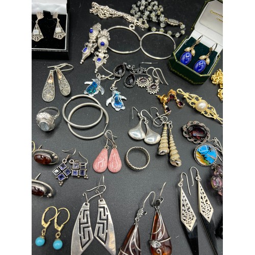 607 - A large quantity of good quality silver vintage jewellery to include silver, amber, turquoise etc.