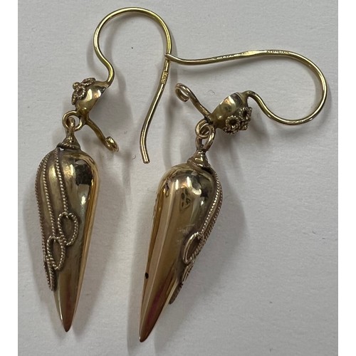 613 - A pair of Victorian 15ct gold drop earrings. Total weight 3.5gm.