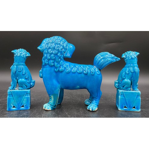 759 - Dogs of Fo selection to include pair of blue dogs and a larger one with mark to underside. Large 14c... 