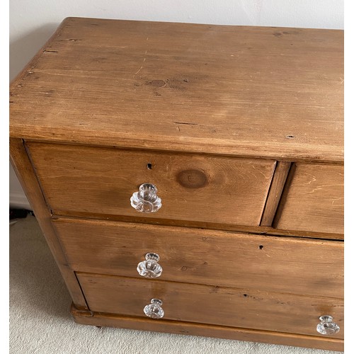 135 - Pine chest of drawers, 2 short drawers over 2 long with glass knobs. 81 h x 98 w x 45cm.