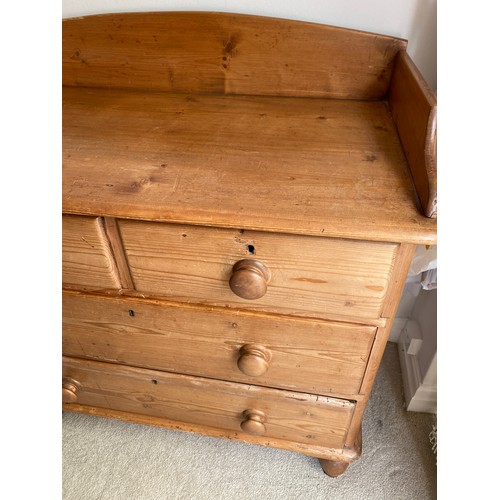 136 - Pine chest of 2 short over 2 long drawers with galleried back and wooden knobs. 94 h x 90 w x 46cm d... 