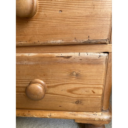 136 - Pine chest of 2 short over 2 long drawers with galleried back and wooden knobs. 94 h x 90 w x 46cm d... 