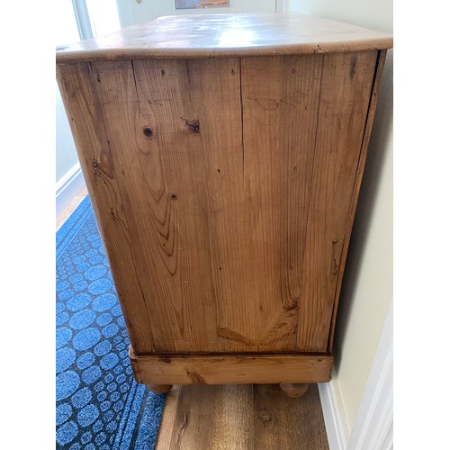 143 - A 19thC pine chest of 2 short over 2 long drawers, serpentine front with glass knobs. 82 h x 102 w x... 