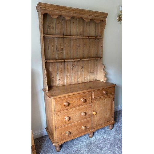 144 - Pine dresser with 3 drawers to left side, single drawer and cupboard to right with raised back with ... 