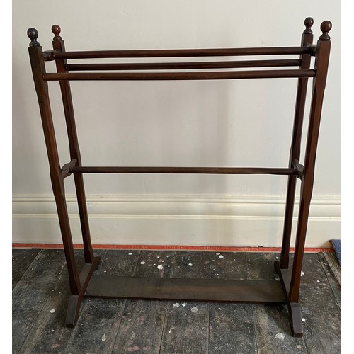 87 - An Edwardian mahogany towel rail. 89 h x 72cm w.