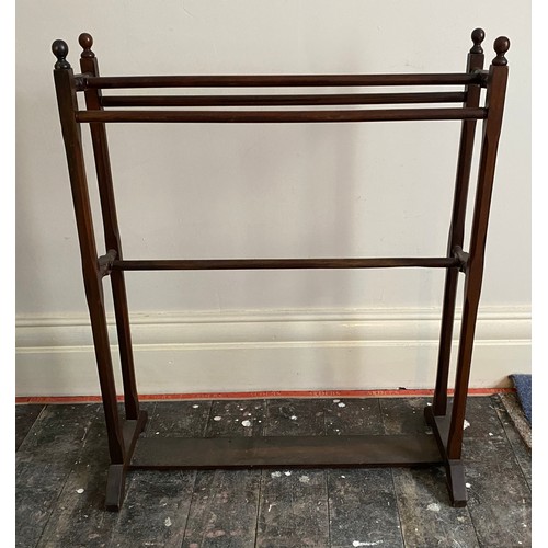 87 - An Edwardian mahogany towel rail. 89 h x 72cm w.