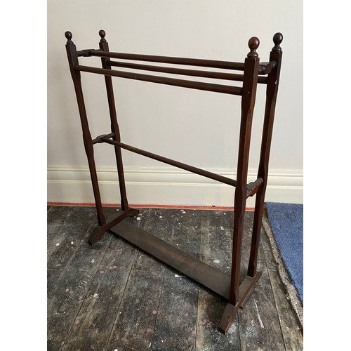 87 - An Edwardian mahogany towel rail. 89 h x 72cm w.