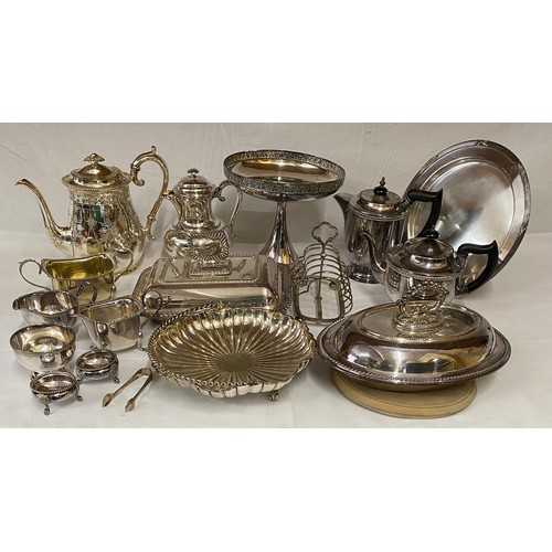 786 - Quantity of silver plate to include coffee pots, tea pots, two tureen dishes with lids, cream jugs, ... 