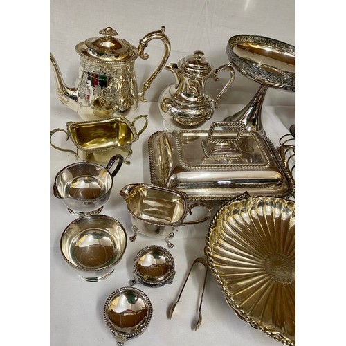 786 - Quantity of silver plate to include coffee pots, tea pots, two tureen dishes with lids, cream jugs, ... 