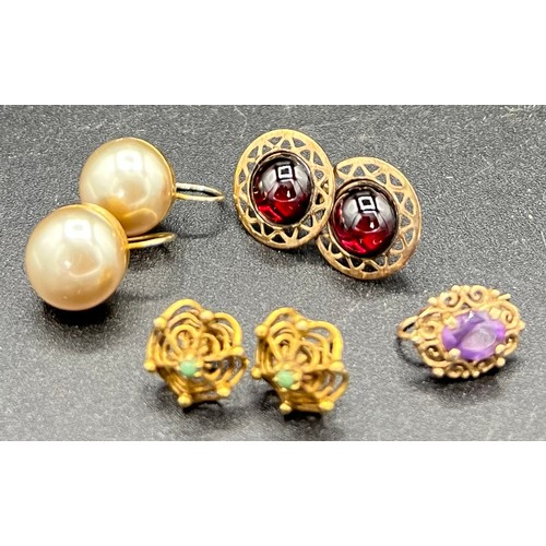 570 - Nine carat gold earrings to include cabochon garnet, single amethyst, turquoise and pearl. Total wei... 