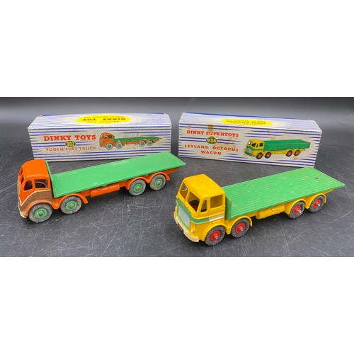 978 - Two Dinky Supertoys in original boxes Foden Flat Truck 902 and Leyland Octopus Wagon 934. Made by Me... 