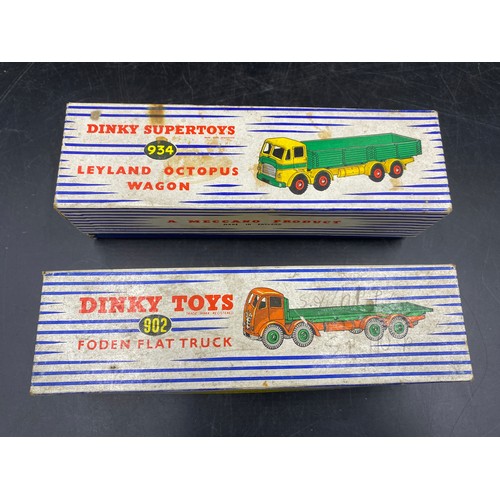 978 - Two Dinky Supertoys in original boxes Foden Flat Truck 902 and Leyland Octopus Wagon 934. Made by Me... 