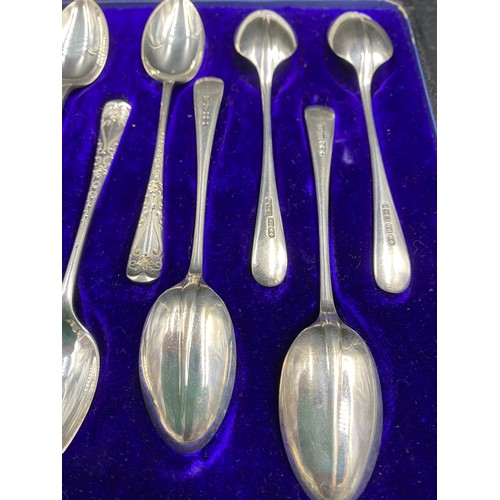 791 - A set of twelve Edwardian rat tailed silver teaspoons in original box, Sheffield 1915, maker Joseph ... 