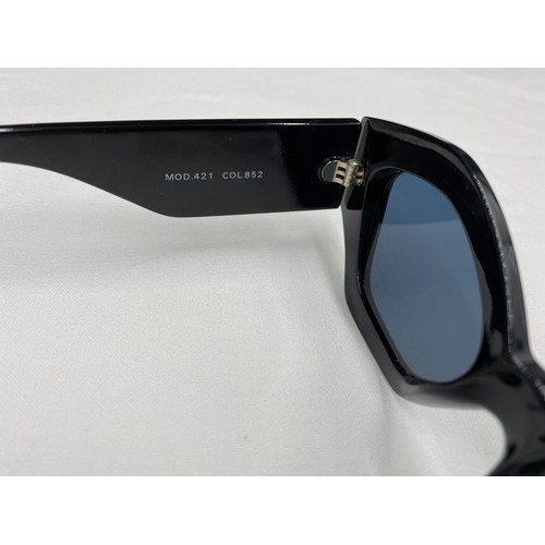 711 - Gianni Versace ladies sunglasses, black, original case, grey lenses. Model Mod.421 colour Col.852.